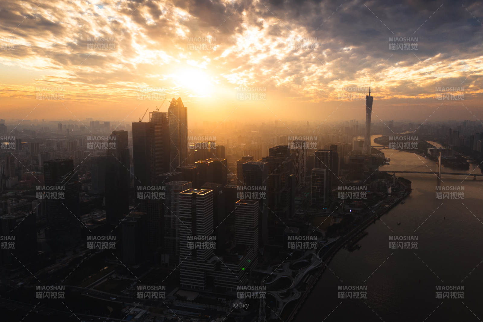 广州琶洲日落城市剪影