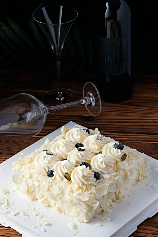 蓝莓白巧克力鲜奶慕斯榴莲蛋糕