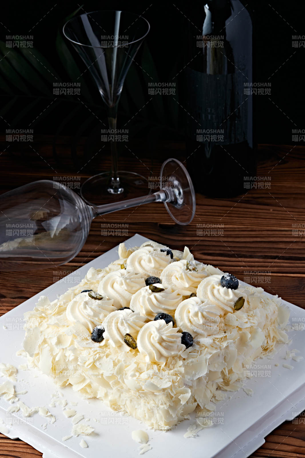 蓝莓白巧克力鲜奶慕斯榴莲蛋糕