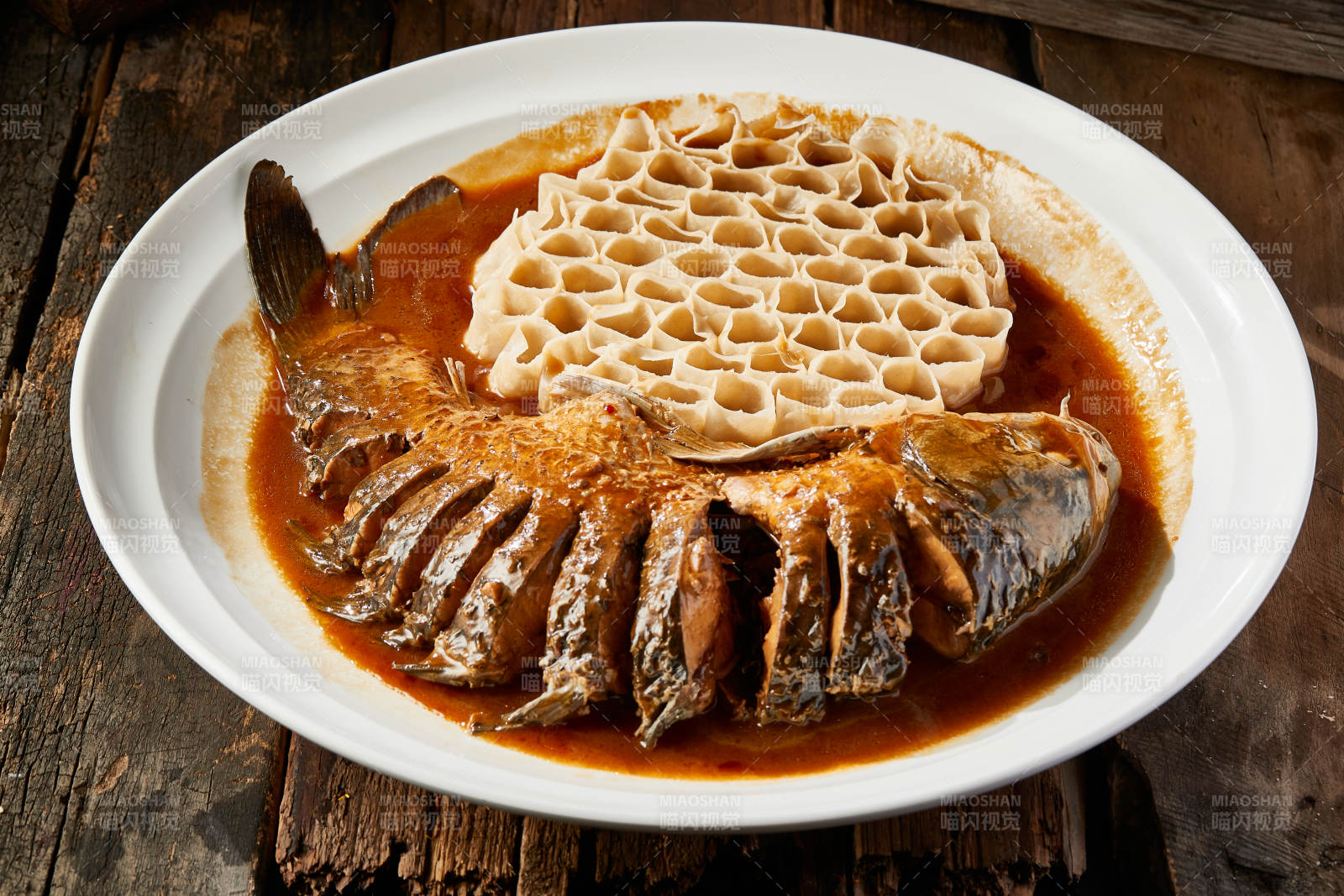 黄焖野生大鲤鱼盖农家莜面窝窝