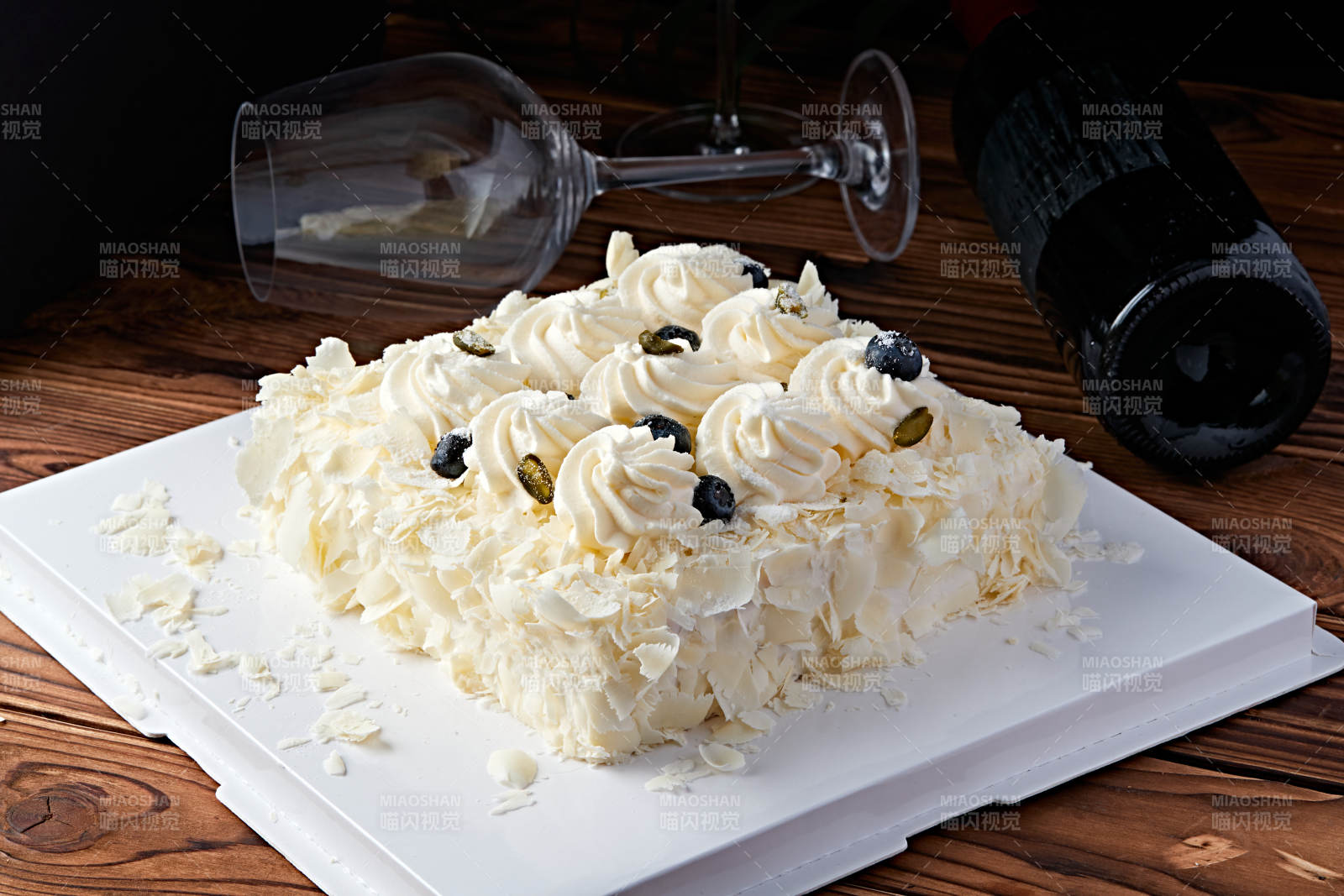 蓝莓白巧克力鲜奶慕斯榴莲蛋糕