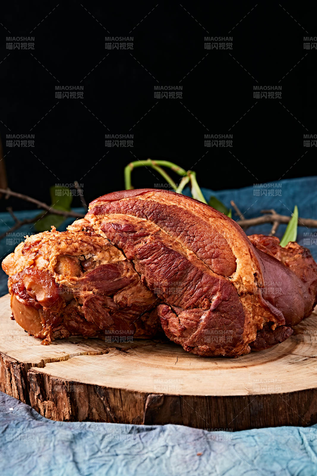 古法煙熏大豬肘肘子