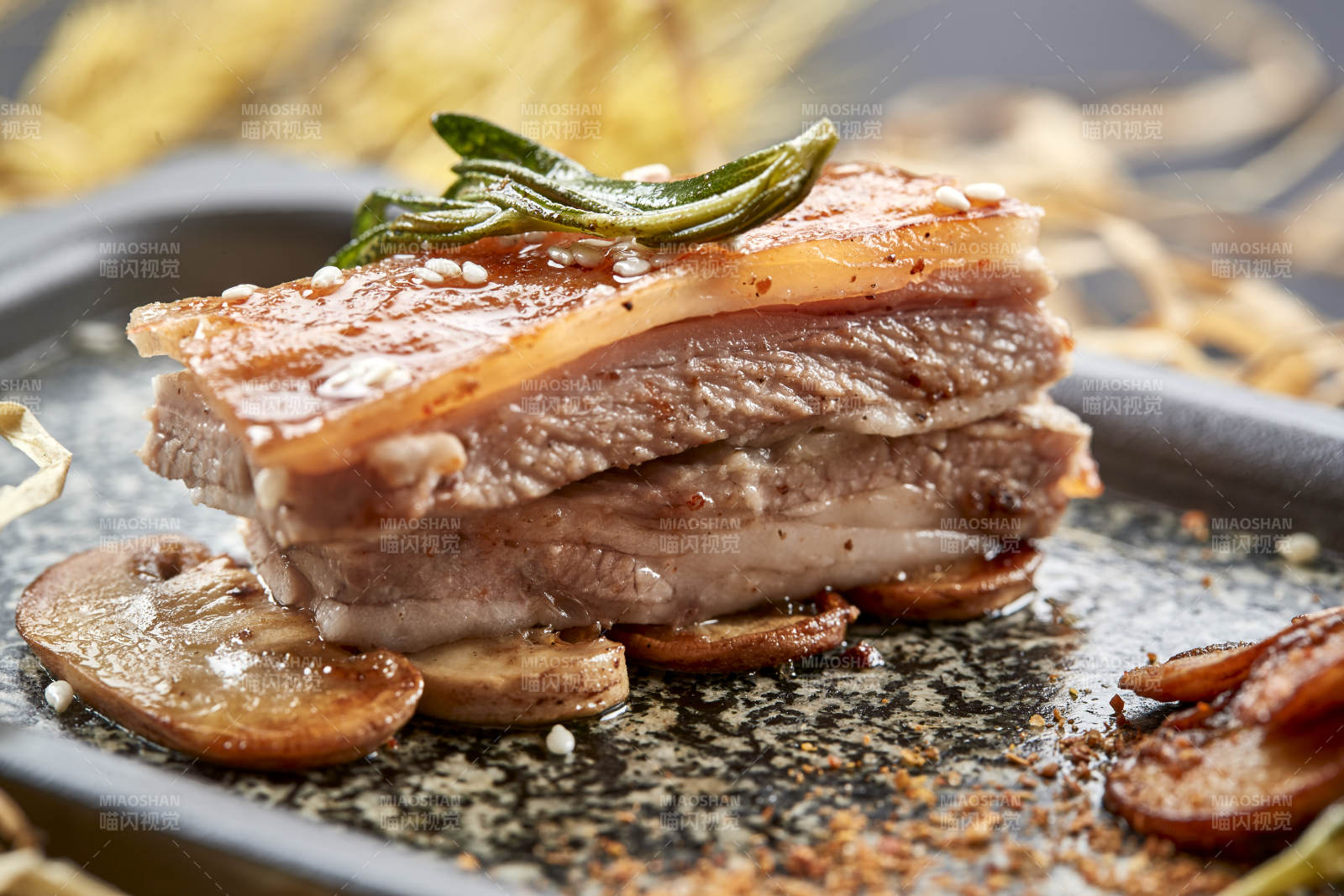 高檔時尚蒙餐位菜鐵板炭烤羊小排