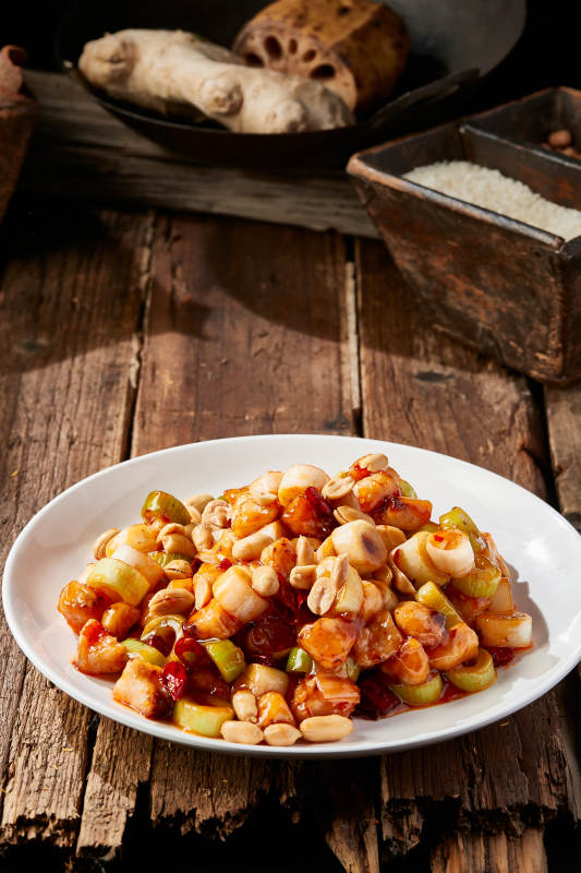 传统菜肴川香宫保鸡丁