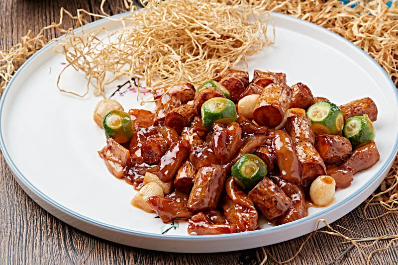 蒜香铁棍山药烧蹄筋