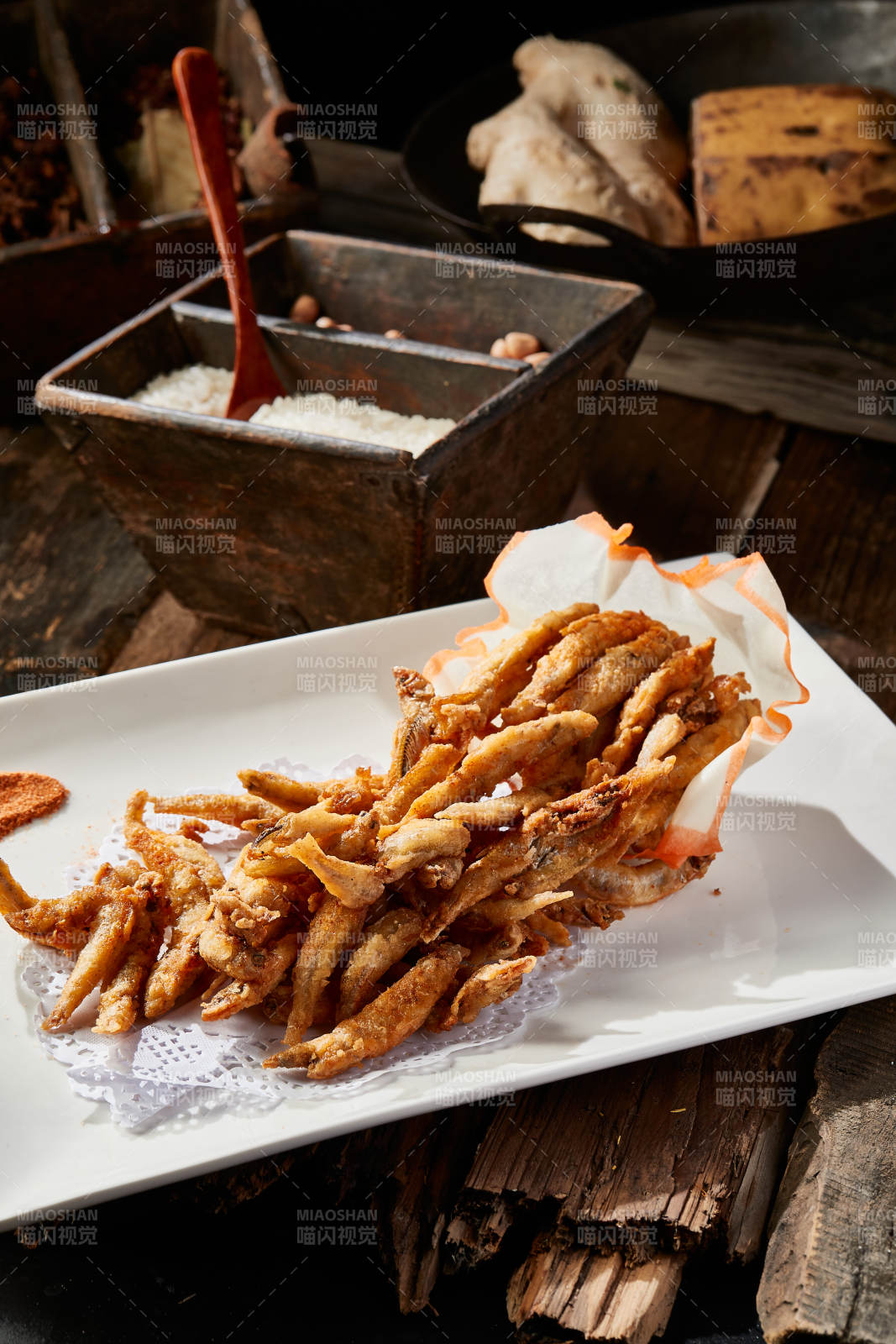 散粉干炸野生小河魚