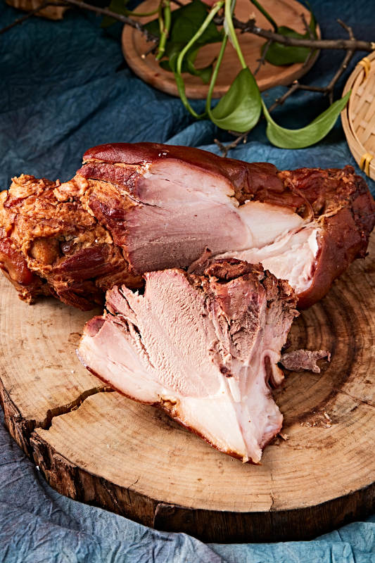 古法煙熏大豬肘肘子