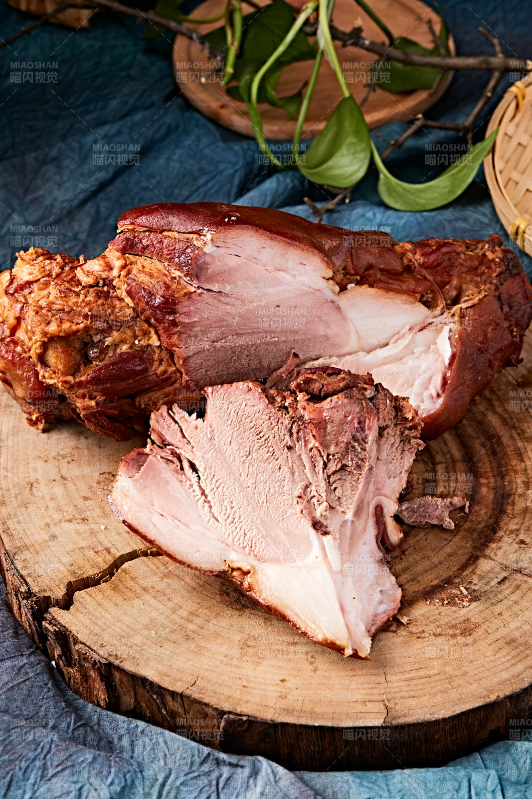 古法煙熏大豬肘肘子