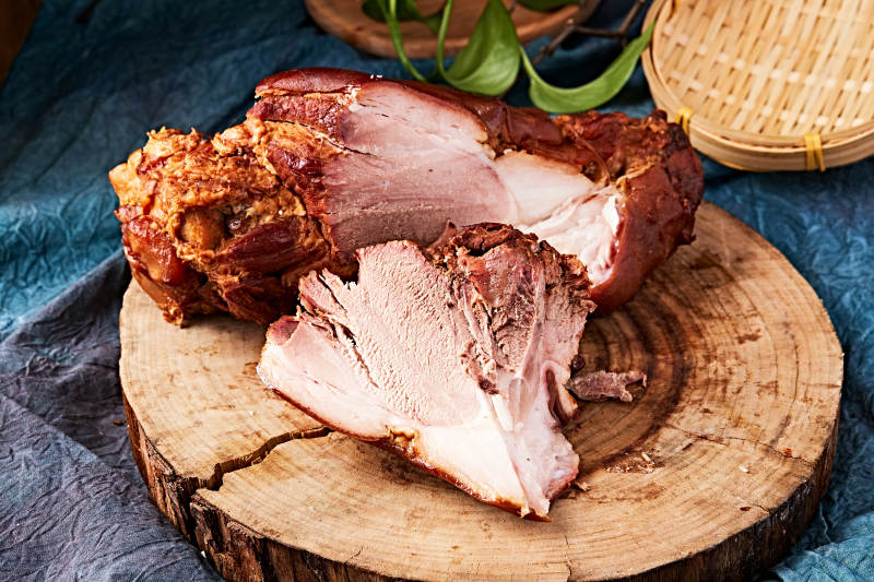 古法煙熏大豬肘肘子