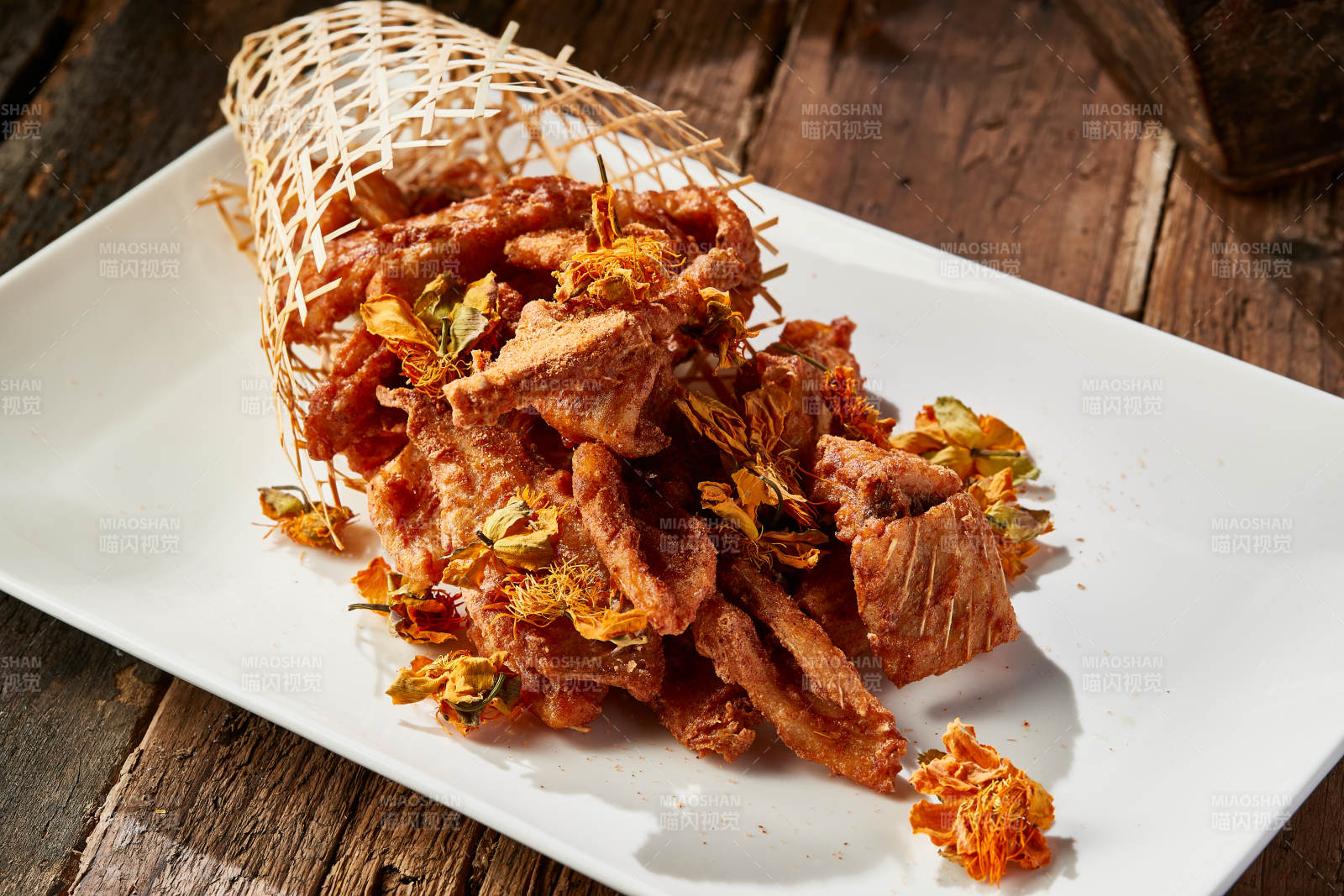 金莲拌干炸野生草鱼排