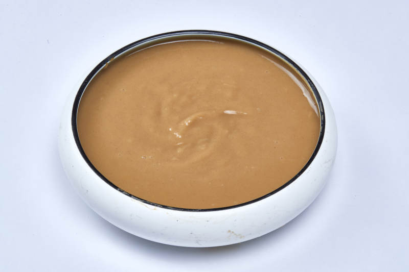 瓷盆裝的沖泡熟的豆面糊糊