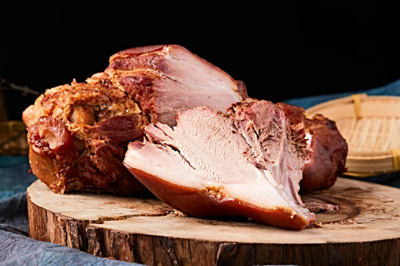 古法煙熏大豬肘肘子