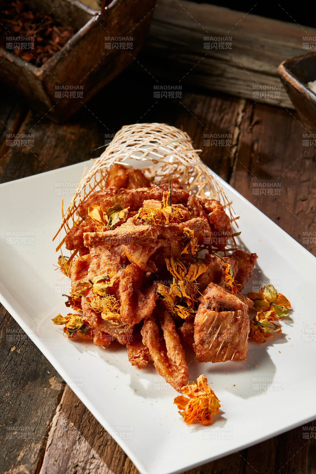 金莲拌干炸野生草鱼排