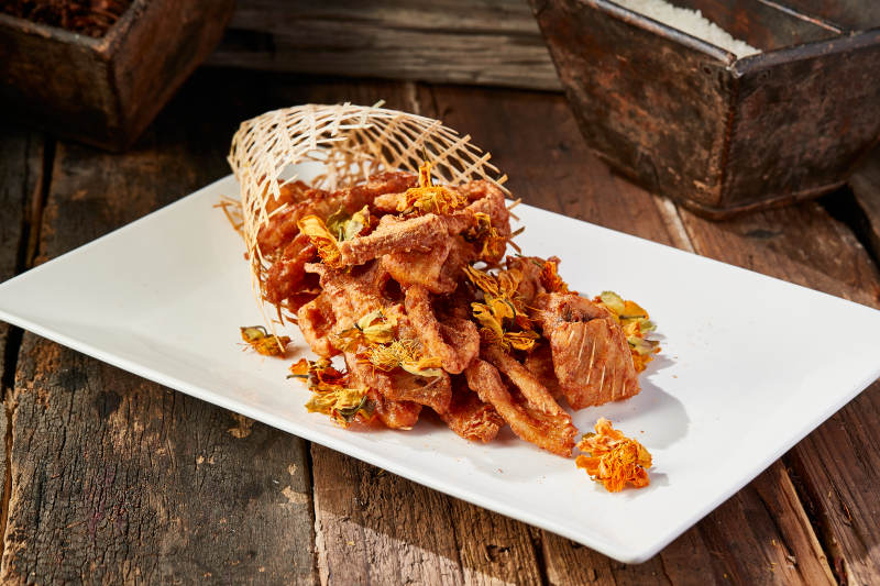 金莲拌干炸野生草鱼排