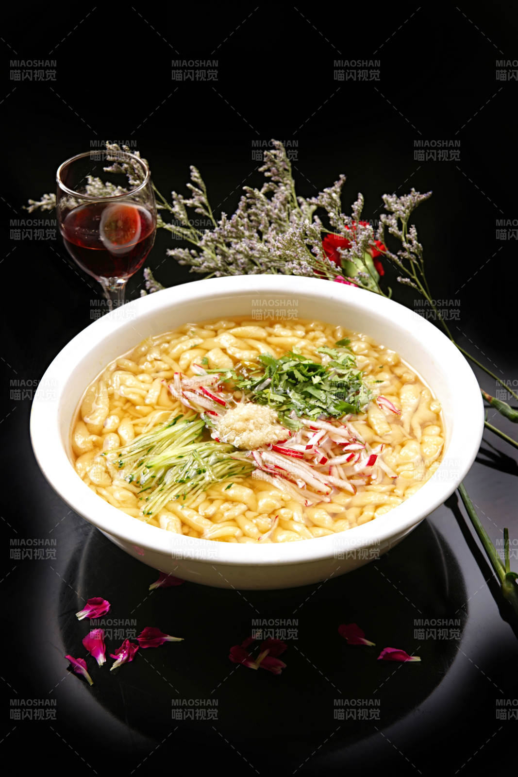 酸汤菜丝蒜香面蝌蚪