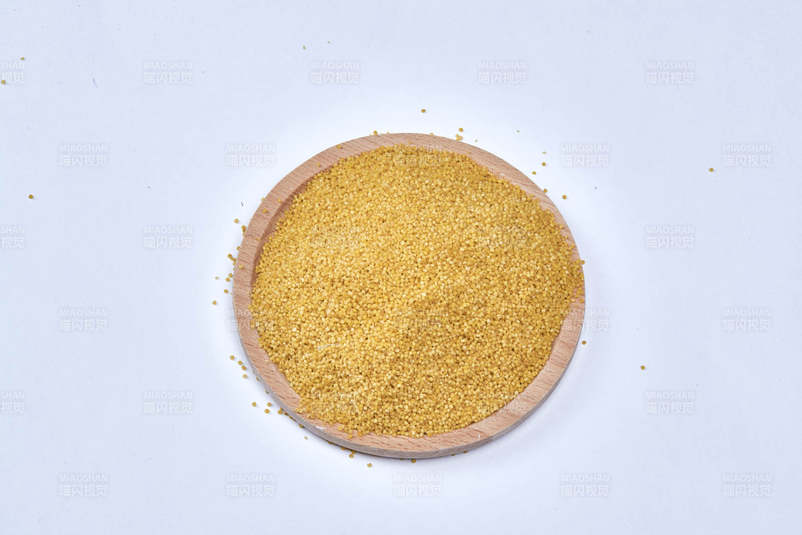 质量上乘的金黄小米粟米-摄影图