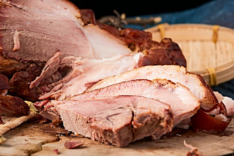 古法煙熏大豬肘肘子