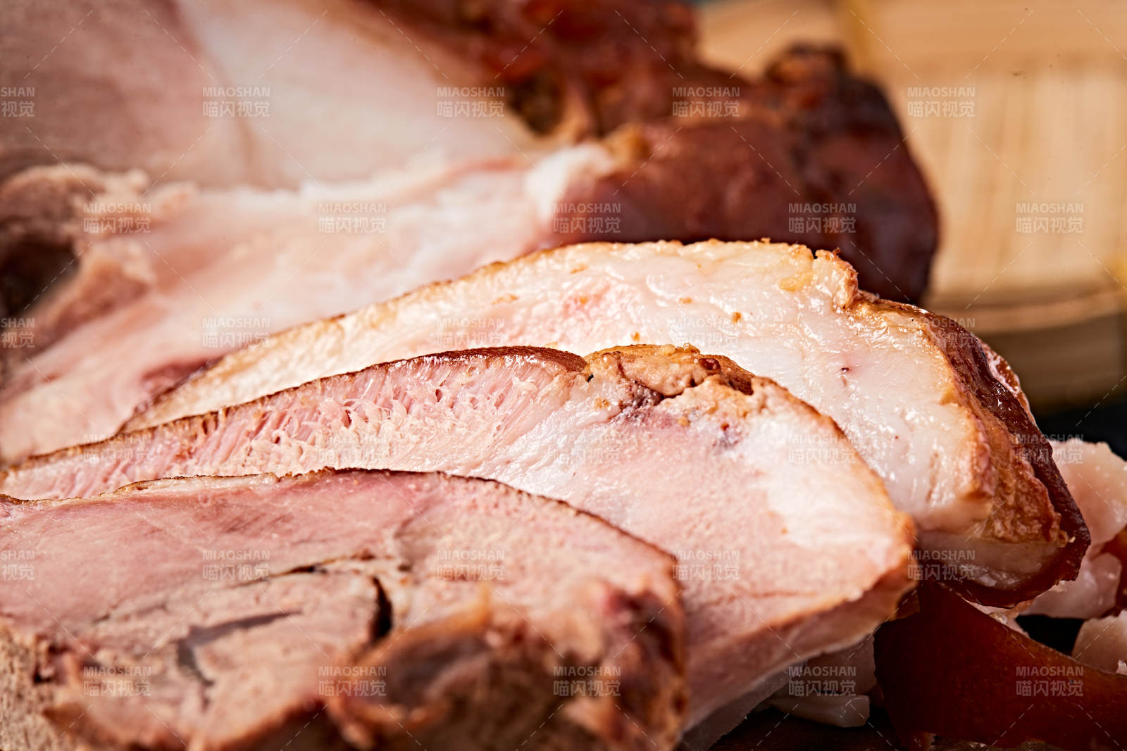 古法煙熏大豬肘肘子