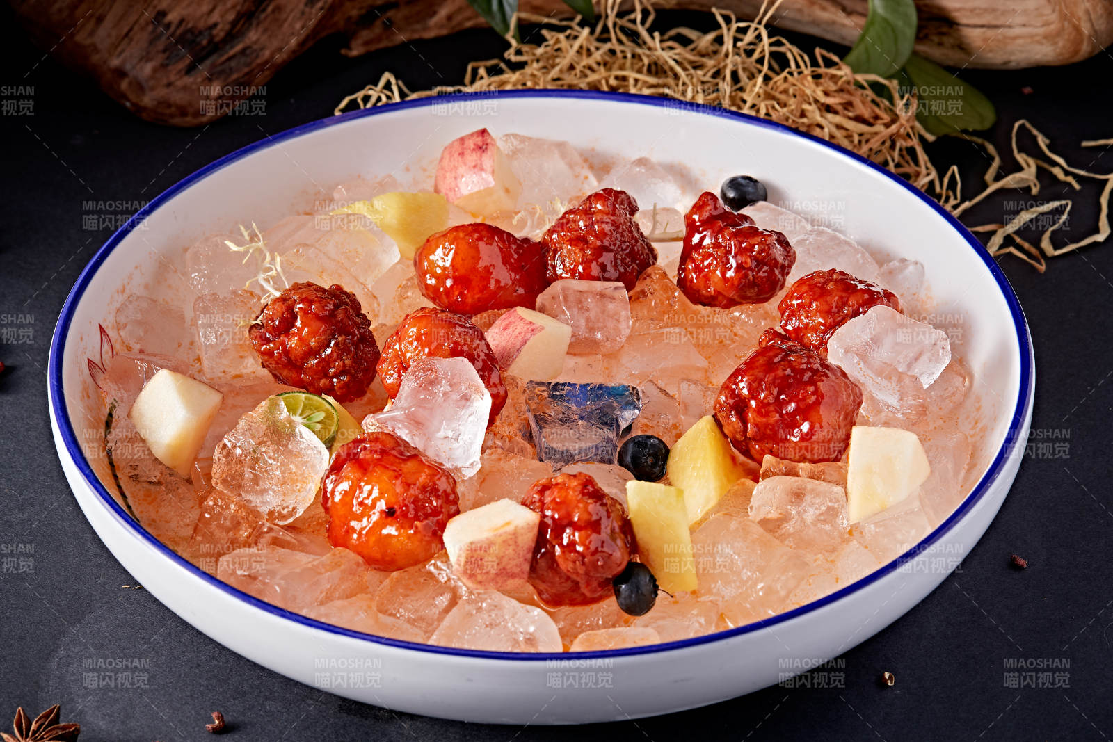 冰镇水晶果味凤梨咕咾肉