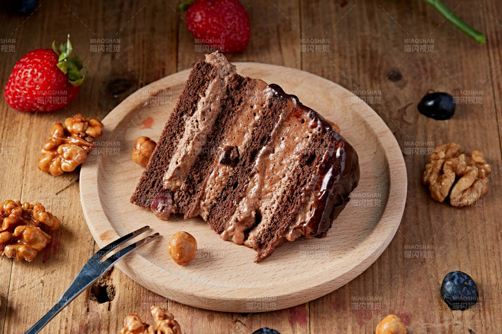 藍莓草莓車厘子巧克力鮮奶慕斯生日蛋糕