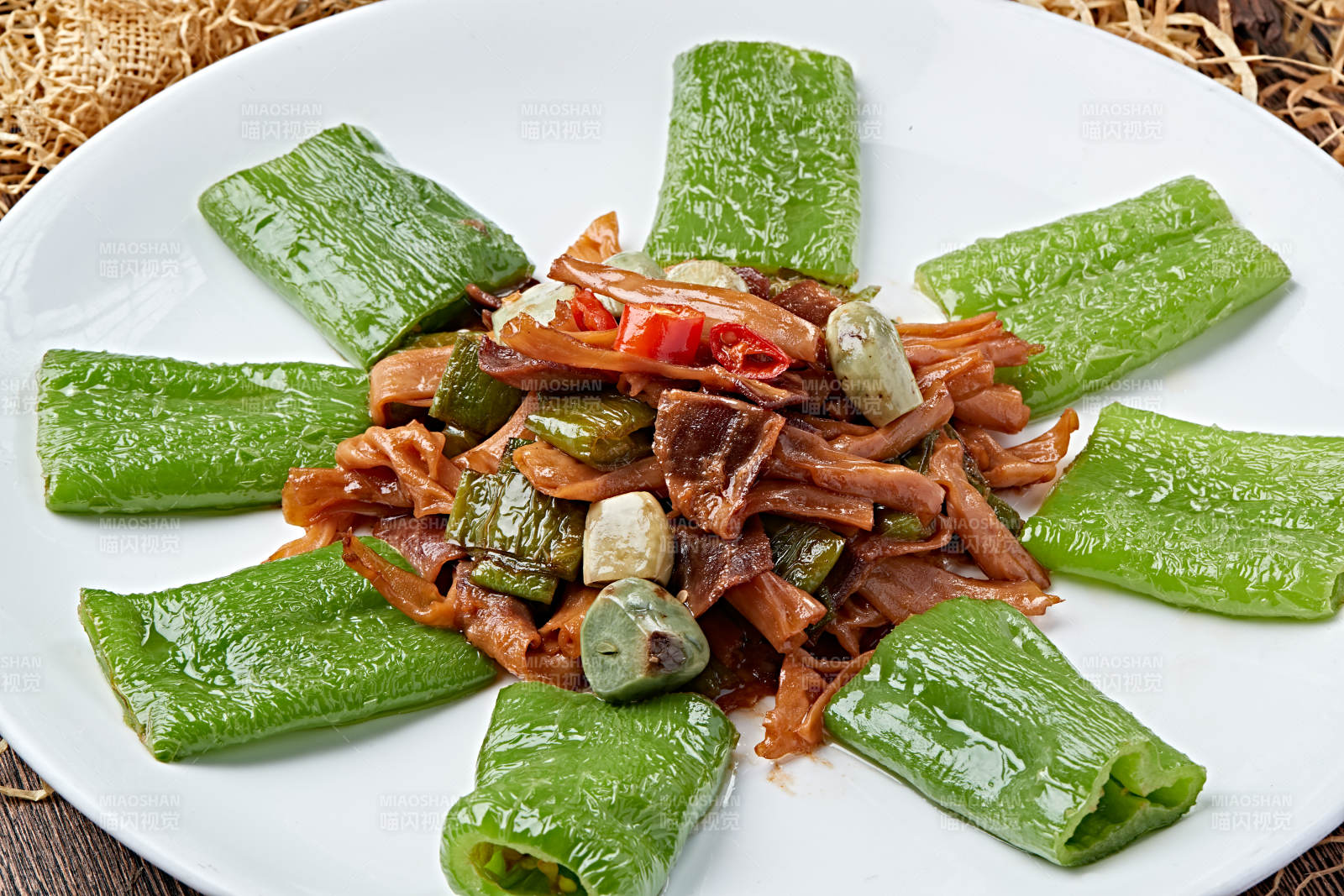 米椒臘八蒜鴨板腸配虎皮辣椒