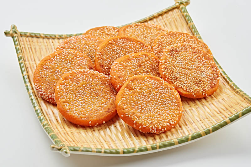 精美餐具装的手工豆沙南瓜饼