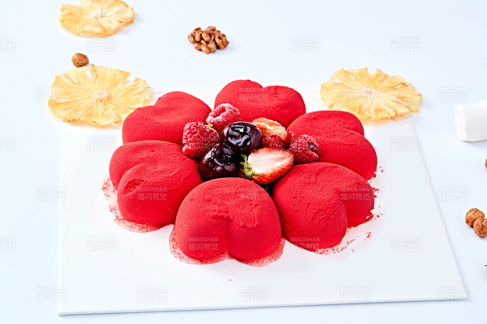 鲜水果抹茶心形奶油慕斯蛋糕