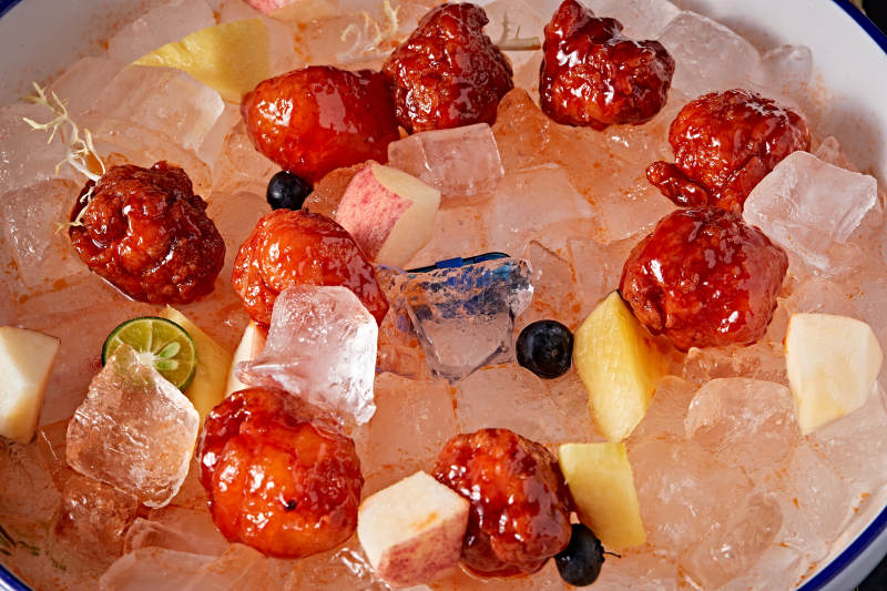 冰镇水晶果味凤梨咕咾肉