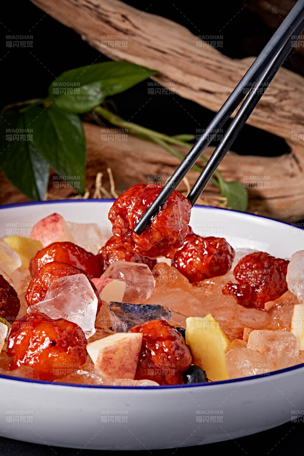 冰镇水晶果味凤梨咕咾肉