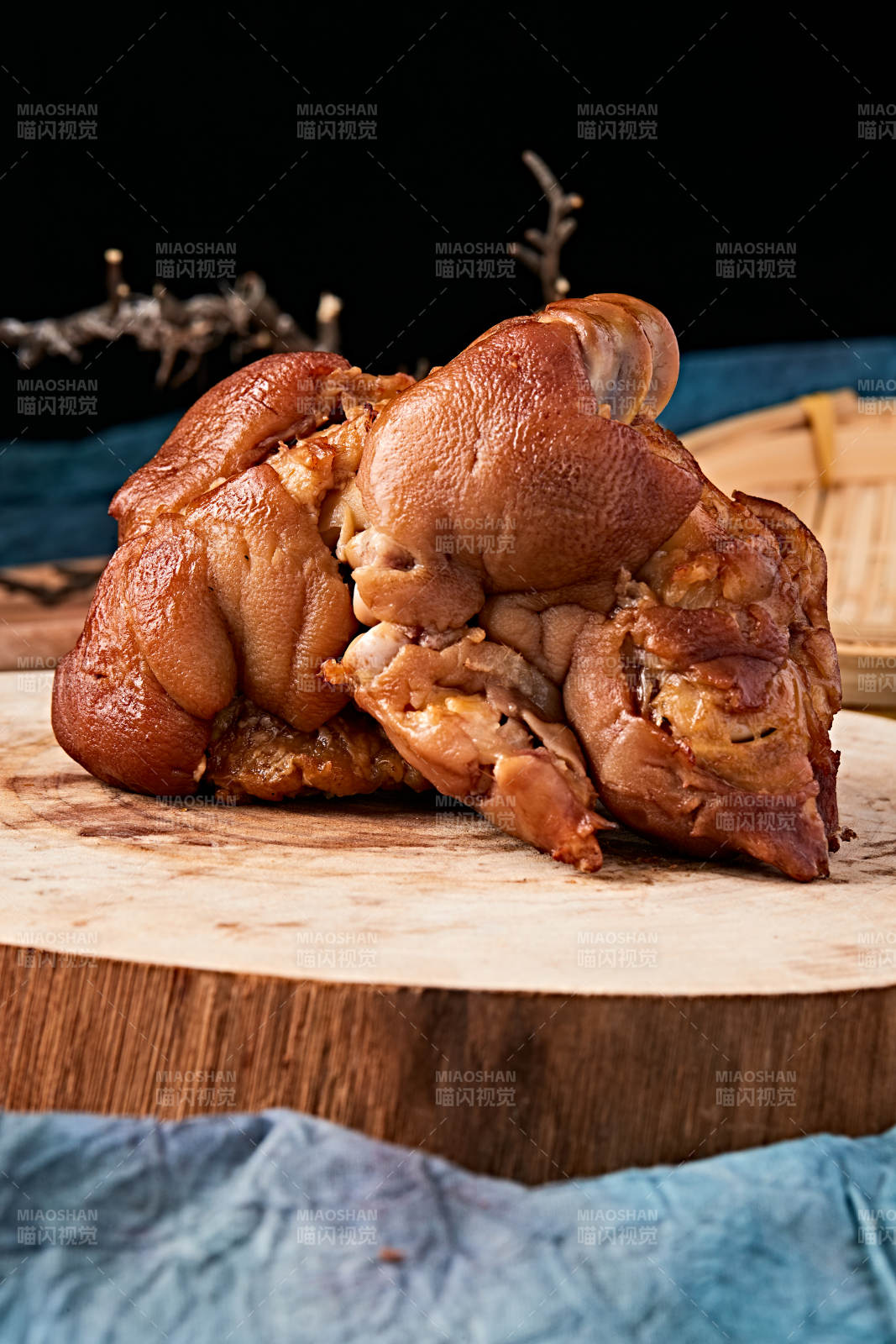 美味熏酱猪蹄图片