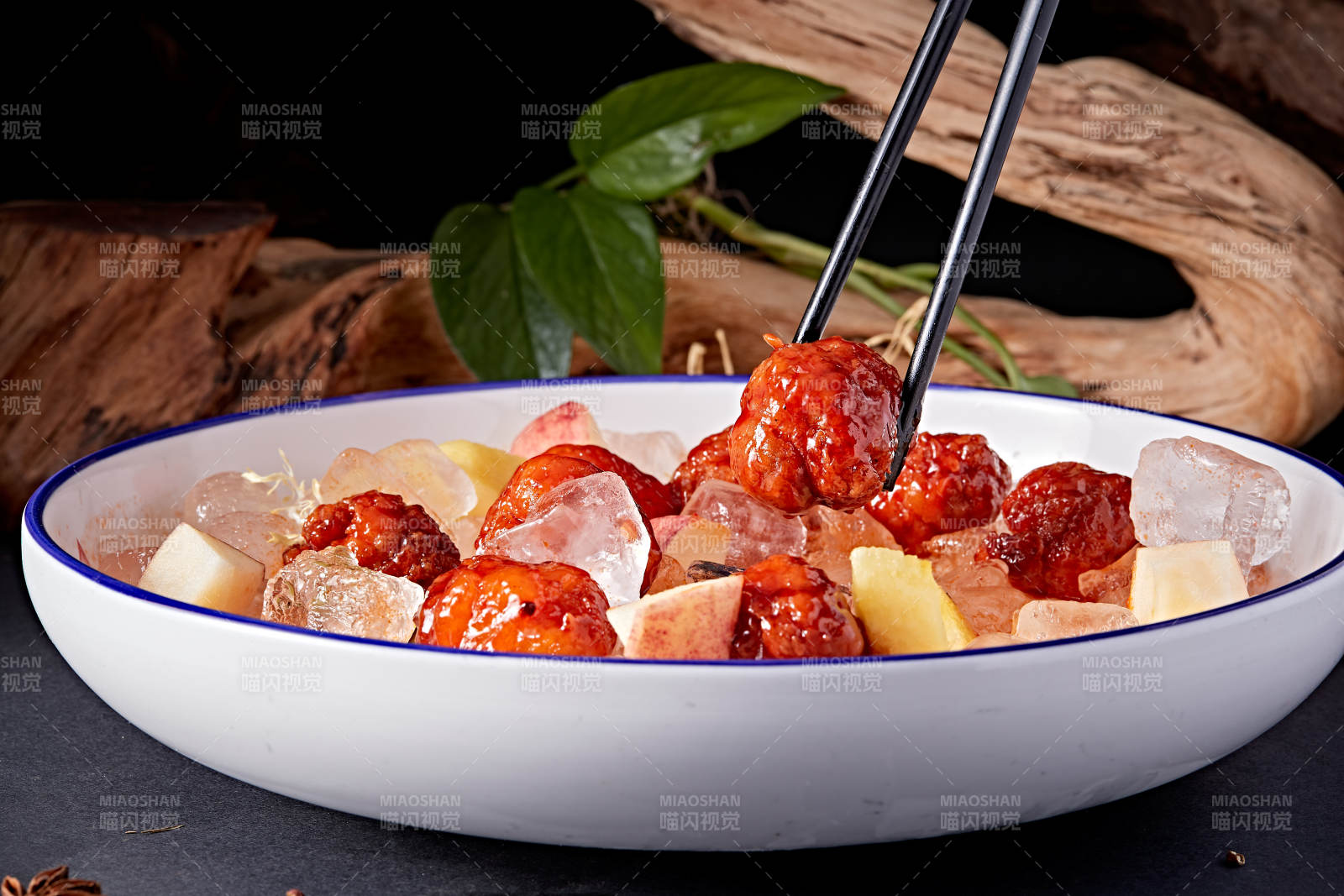 冰镇水晶果味凤梨咕咾肉