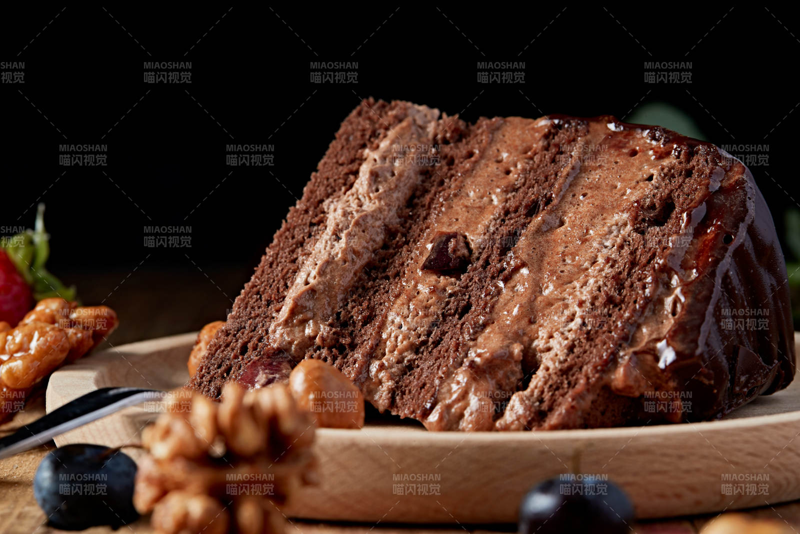 藍(lán)莓草莓車?yán)遄忧煽肆︴r奶慕斯生日蛋糕