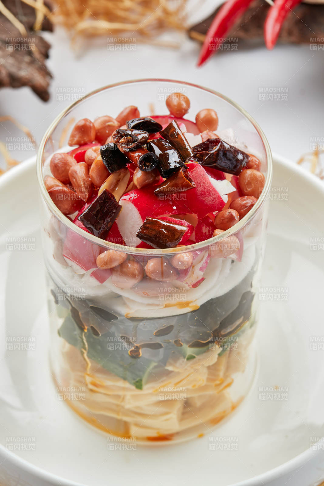 玻璃樽澆汁果仁腐竹木耳拌時蔬