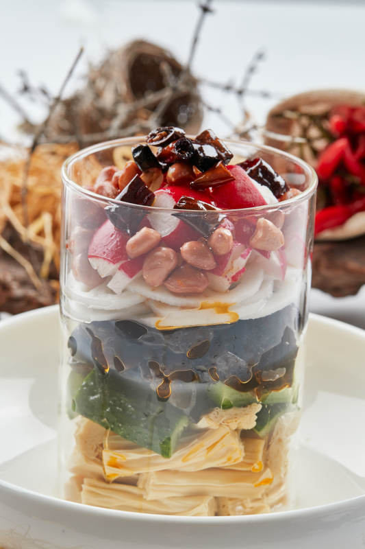 玻璃樽浇汁果仁腐竹木耳拌时蔬