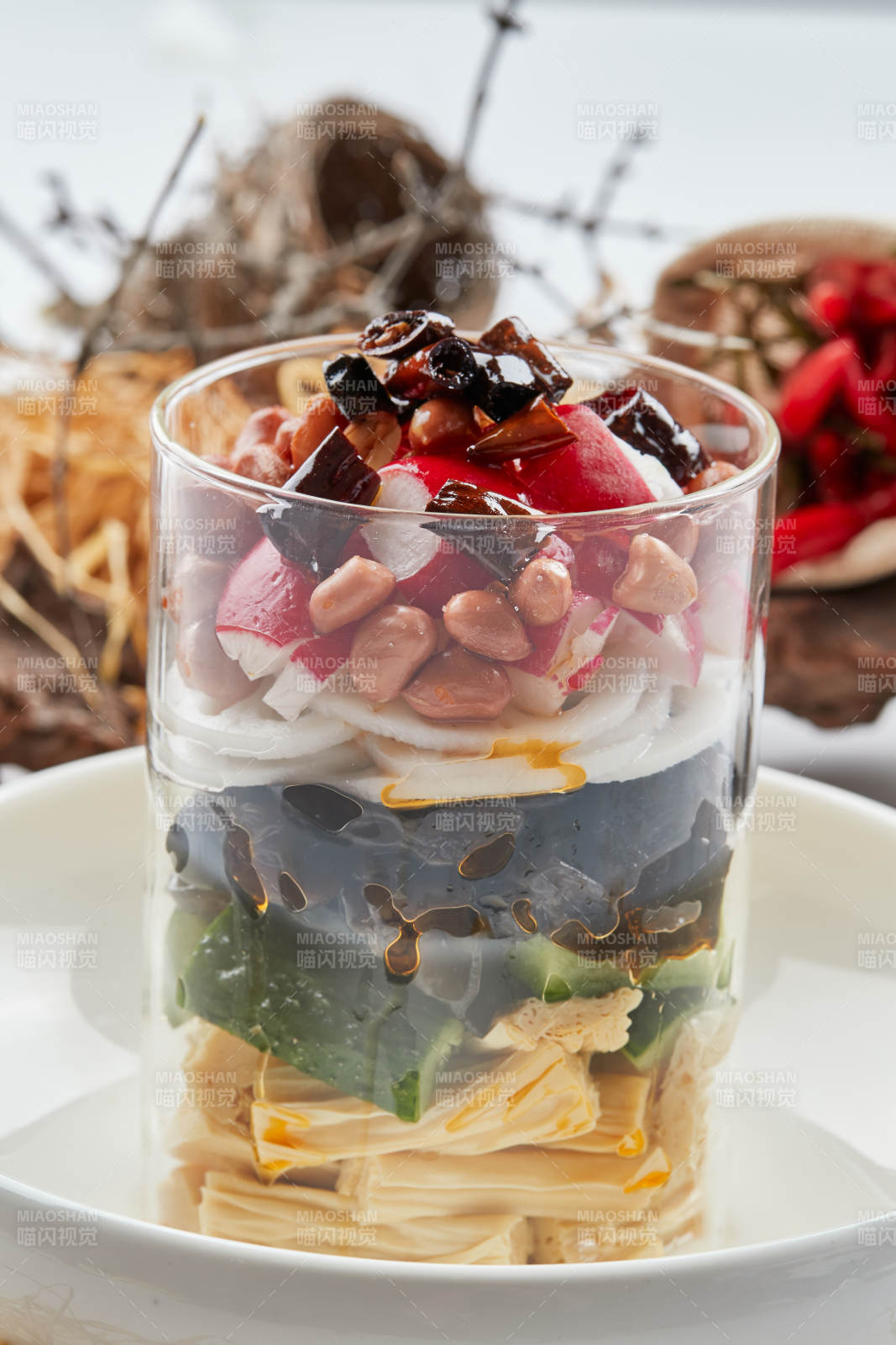 玻璃樽澆汁果仁腐竹木耳拌時蔬