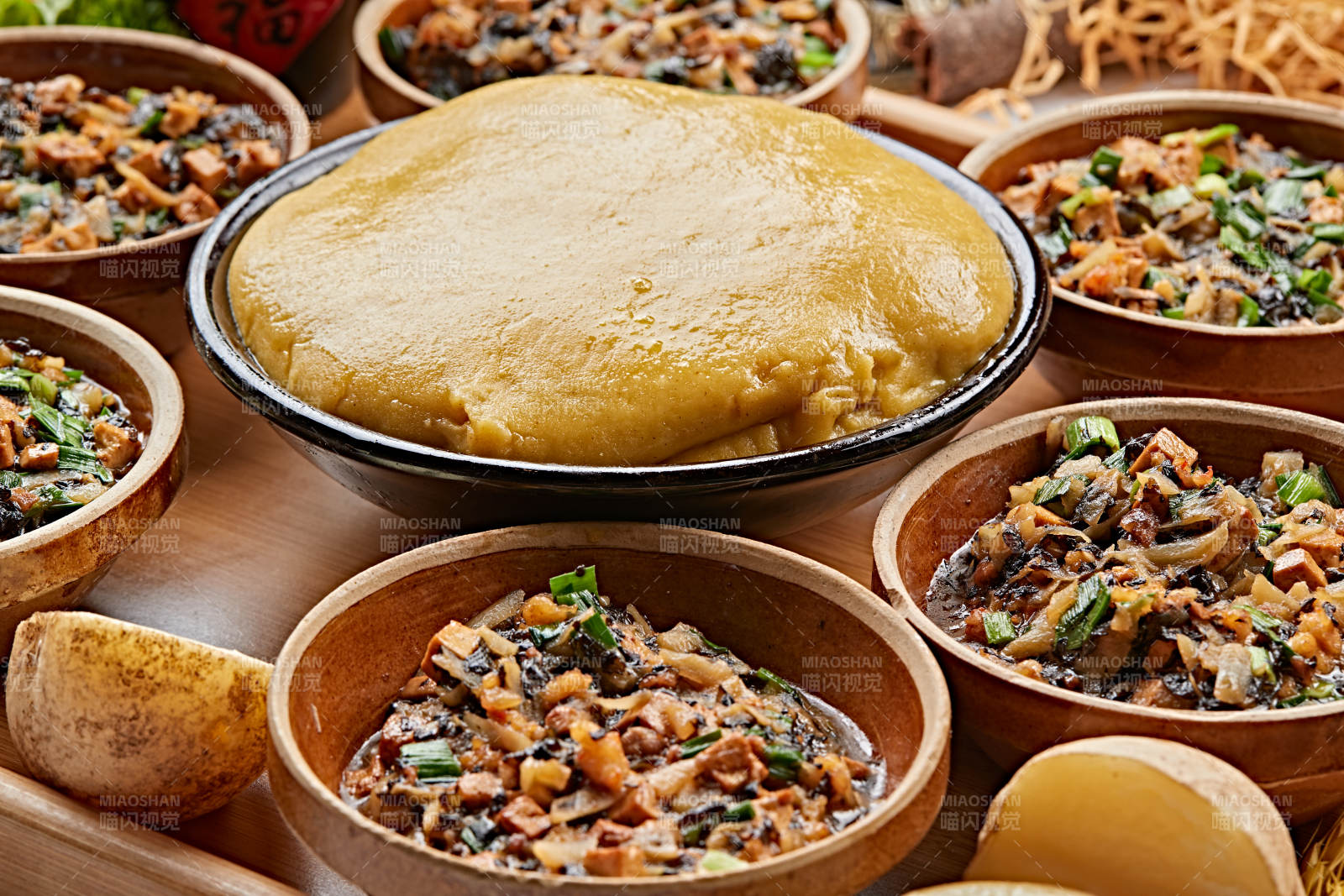 農家熬菜配實心黃面糕