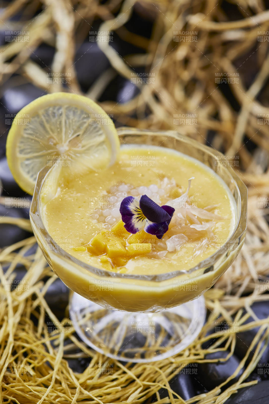 港式茶餐檸檬芒果西米露