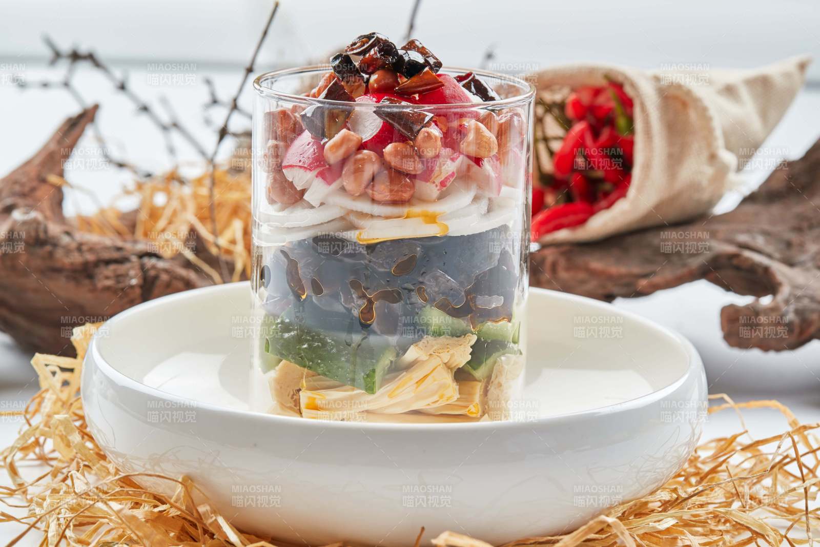 玻璃樽浇汁果仁腐竹木耳拌时蔬