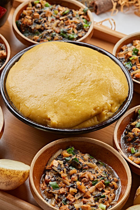 農家熬菜配實心黃面糕