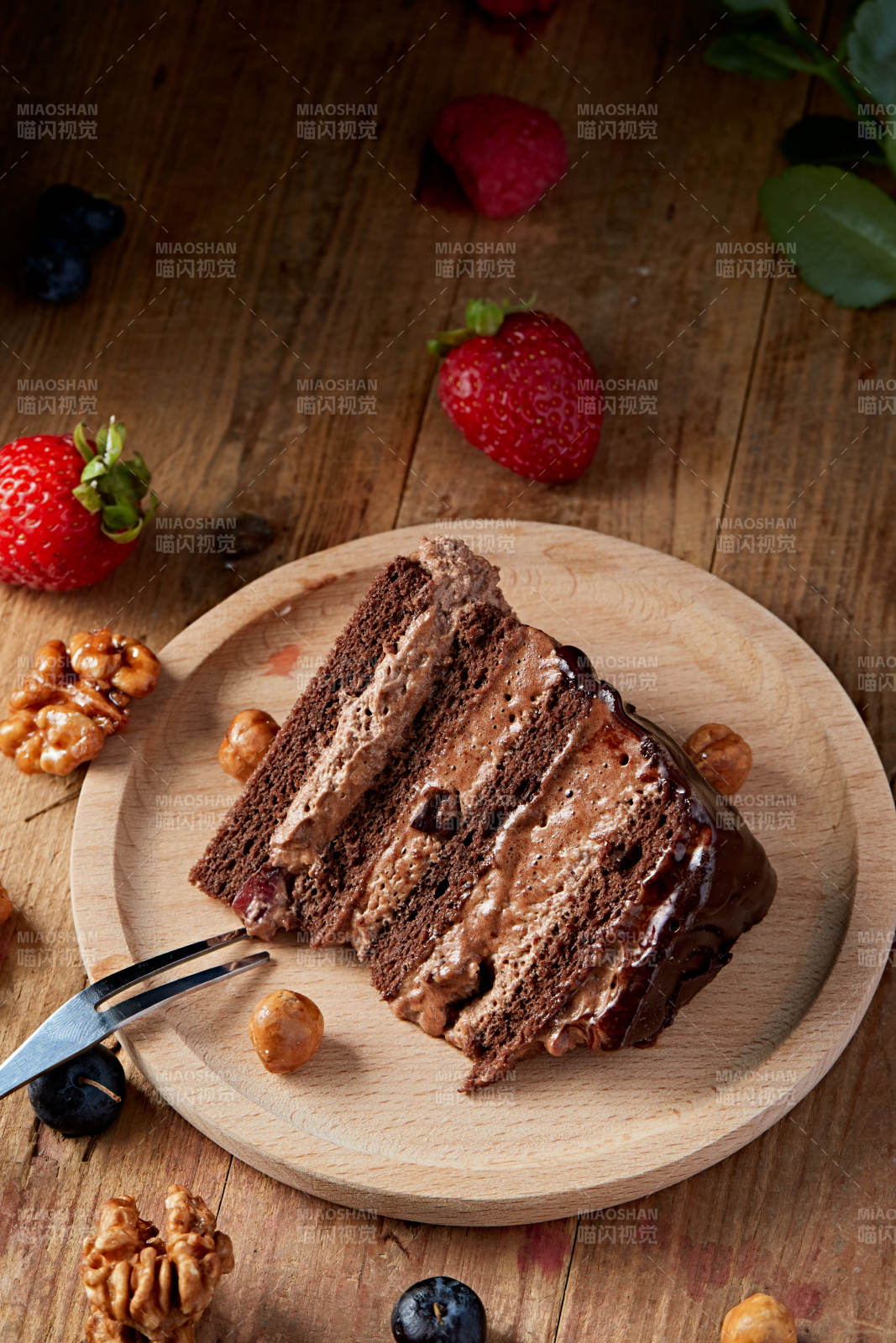 藍莓草莓車厘子巧克力鮮奶慕斯生日蛋糕