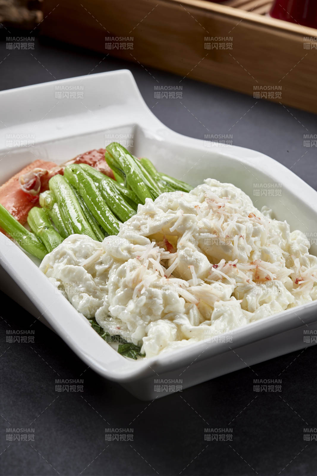 阿拉斯深海帝王蟹腿肉配芥藍