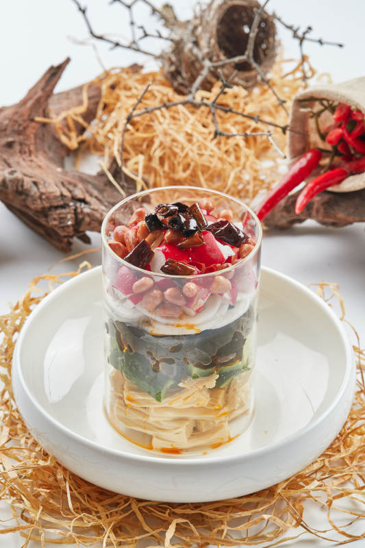 玻璃樽浇汁果仁腐竹木耳拌时蔬