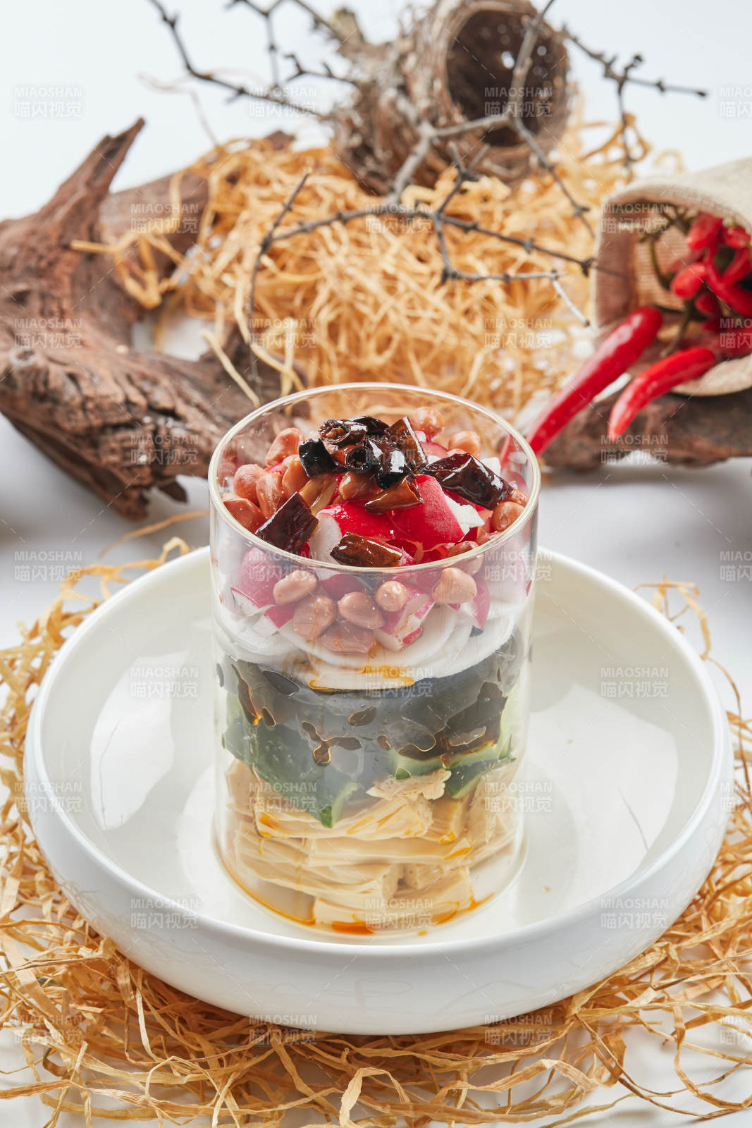 玻璃樽澆汁果仁腐竹木耳拌時蔬