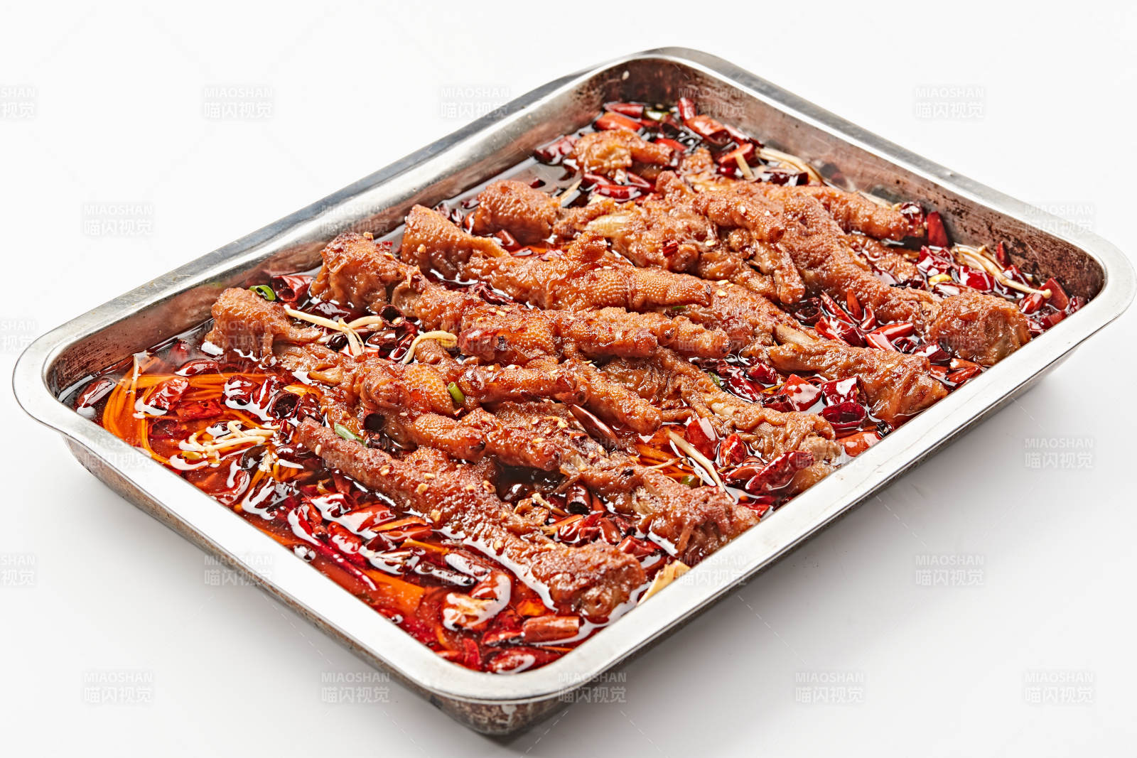 不锈钢盘装的川味红油香辣凤爪