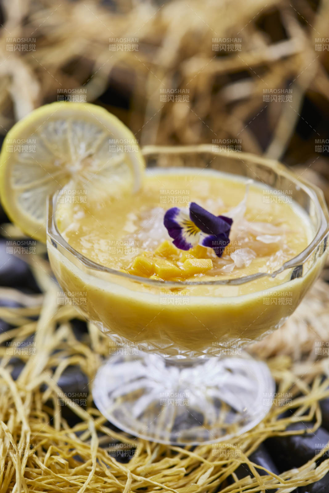 港式茶餐檸檬芒果西米露