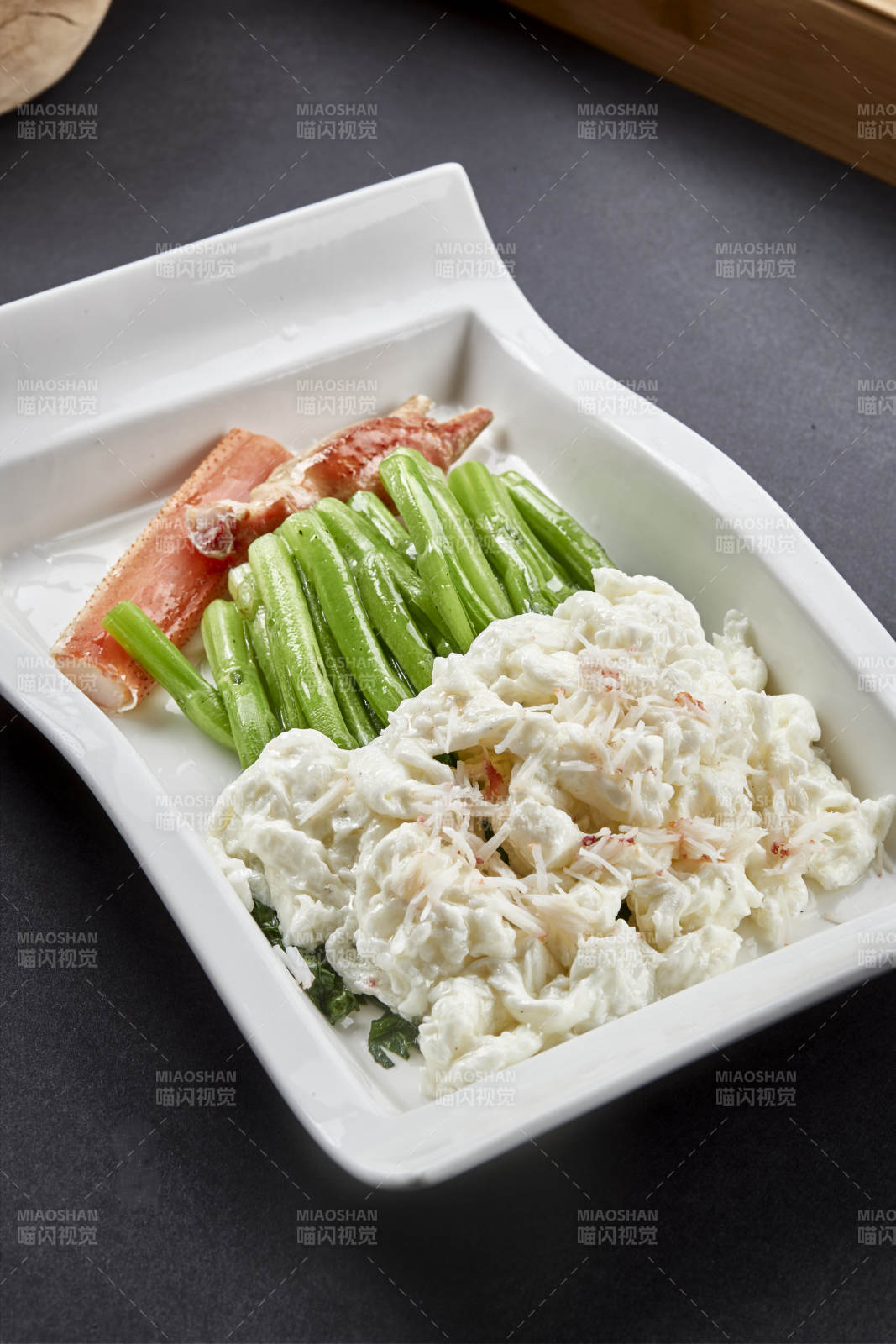 阿拉斯深海帝王蟹腿肉配芥藍