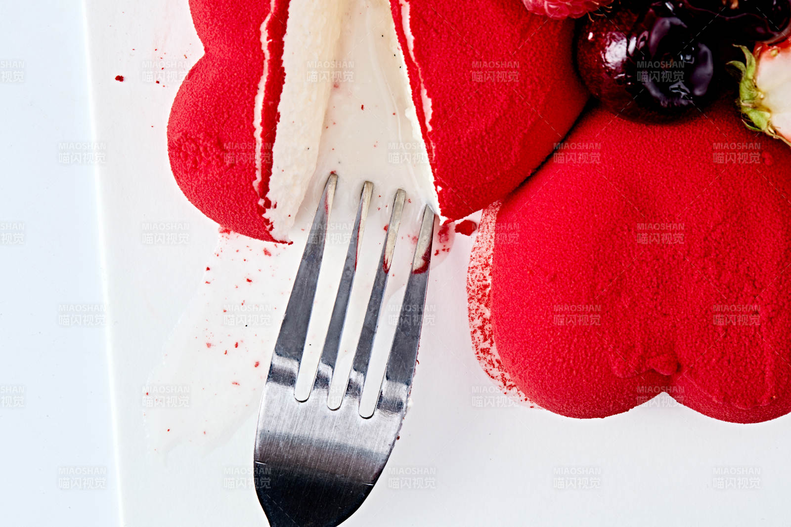 鲜水果抹茶心形奶油慕斯蛋糕