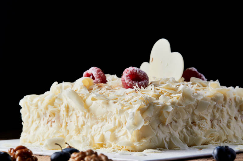 草莓白巧克力榴莲慕斯生日蛋糕