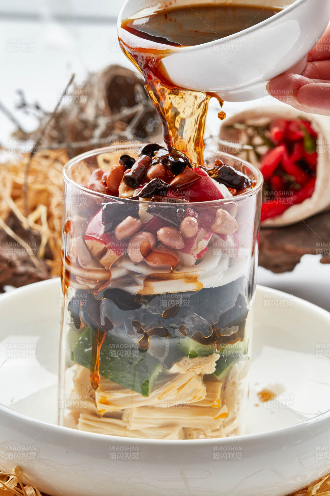 玻璃樽澆汁果仁腐竹木耳拌時蔬