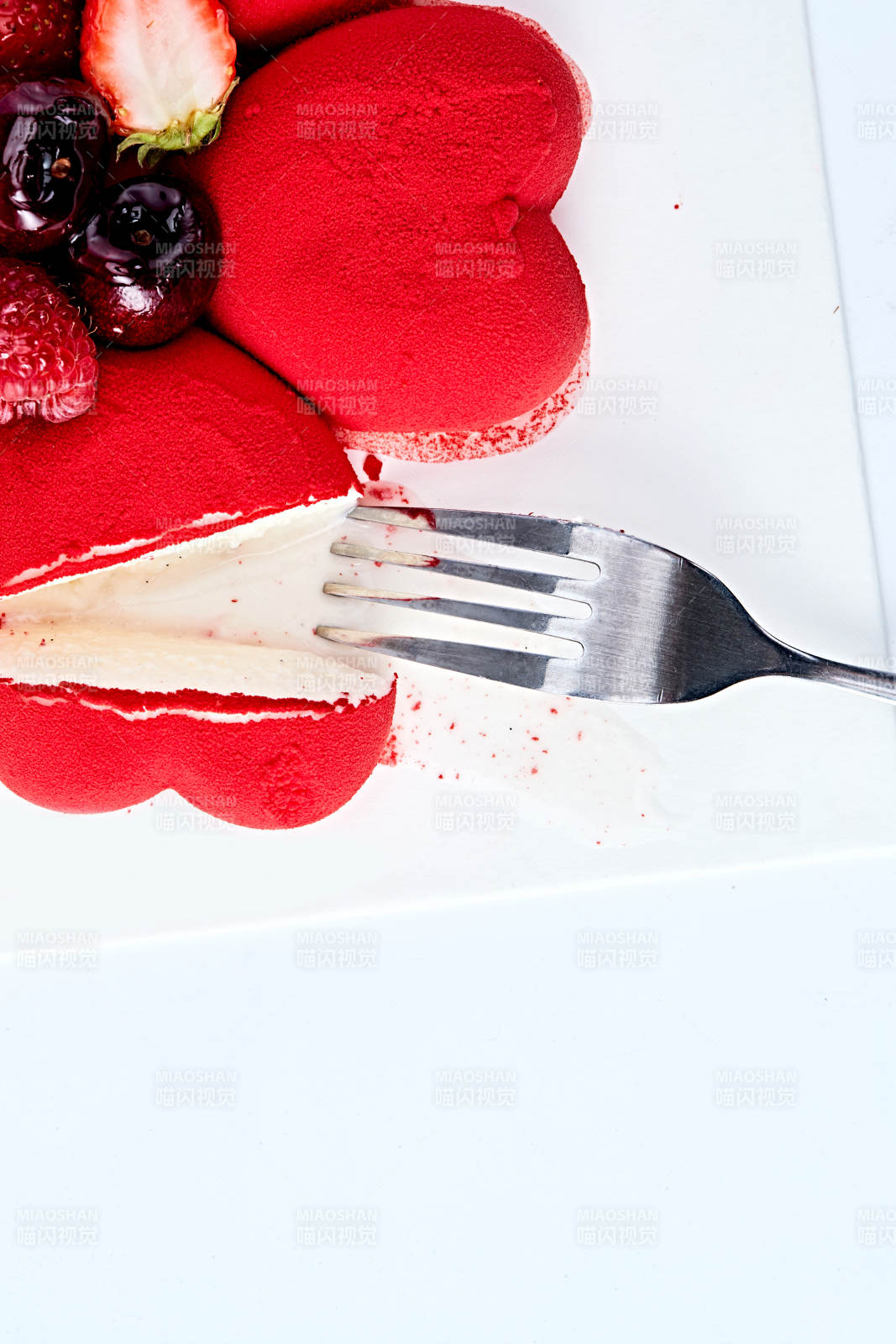 鲜水果抹茶心形奶油慕斯蛋糕